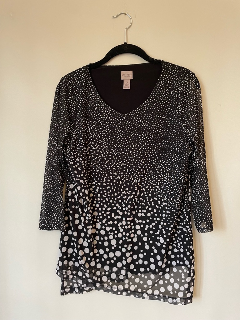 Chico's Black & White V-Neck Dot Gradient Top (Size 0 or Small)